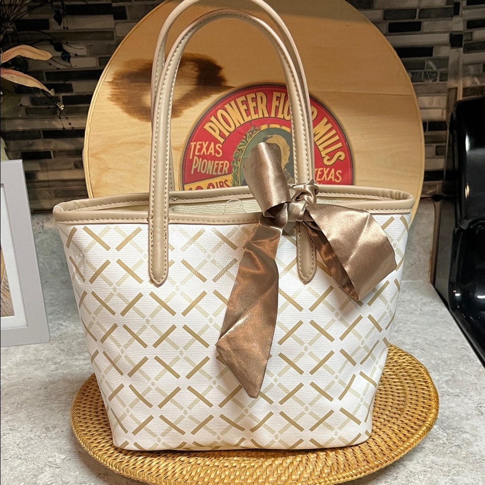 NWT a new day Cream and Gold Tote Bag - Picture 1 of 5